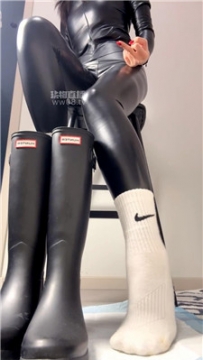 【第一视角】【夏夏】皮装胯下视角hunter靴子爆骂    251201-30