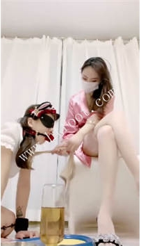 ZB3222 【茹雪】母畜-圈养犬化-玫瑰口球塞嘴吃丝袜舔圣水61分钟