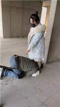 【调教视频】【沐颜】双S-户外荒地虐打惩罚跟踪狂【四视角版】 JS241224-10