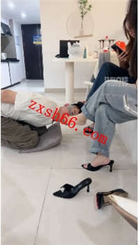 TLZB26398小猫-续集四女主继续踩踏深喉舔脚专场88分