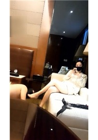 12739【大长腿女王】178cm美容院老板娘脚下奴