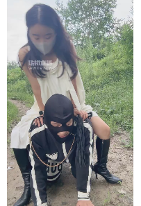 ZB9397 77夫妻1--雨后户外长靴调教20分钟