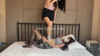 34615  【墨狸女M】犯贱去找小彤两双鞋踩我