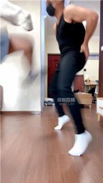 【调教视频】【海绵大大】皮鞋白袜连环踢裆 bf59895