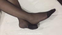 4536 《姑妈熟睡后偷摸黑丝脚·舔闻熟女玉足》