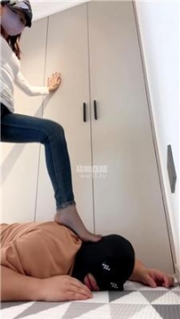 【调教视频】【小奕】短黑丝踩贱奴 JS260209-1