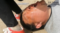 户外圣水淋头暴力殴打骑马遛狗口水呕吐鞋扇耳光跪舔圣水泥鞋底