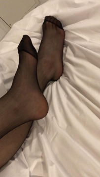 韩S 闻黑丝脚 足交吐奶