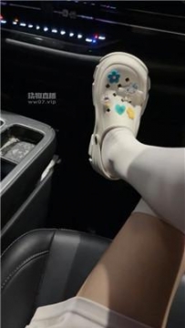 【调教视频】【颂一】拖鞋配白丝挑逗司机奴 JS250523-13