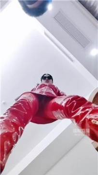 【调教视频】【苏大大】高跟红长靴胯下羞辱 JS251020-19