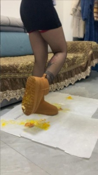 雪地靴踩鸡蛋饼干，多语言  JS251126~9