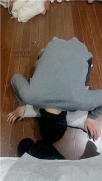 【调教视频】【小凤梨】品尝陪酒小妹的玉足 bf49111