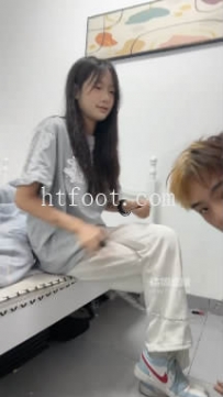 ZB10037 小莹-11年初中生s第一次调狗35分钟