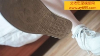 1840【黑丝诱惑】某工商大一两女学生帆布鞋的初次踩踏