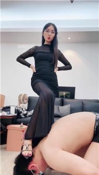 【调教视频】【尤雾】御姐S高跟凉鞋踩 bf59189