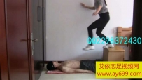 3111 瑶主！踢裆，膝顶，跳踩身体，双脚运动鞋蹂躏下体！20分钟！在毯子身上各种蹦跳