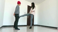 12363 超美天依女主高跟踢裆全体重踩踏坐身！