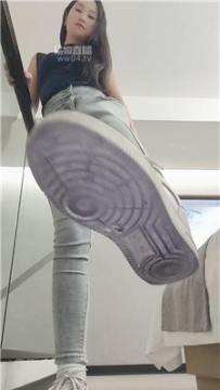 【第一视角】【思怡】小白鞋白棉袜口水坐垫    251104-21