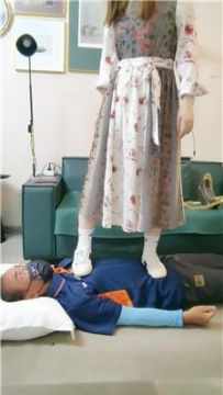 【调教视频】【甜音】小白鞋白袜全体重踩踏 JS250724-26