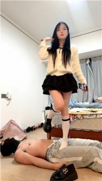 【调教视频】【小琼S】模特女神白袜虐杀 bf59977