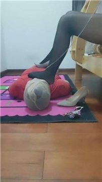 【调教视频】【淘淘】高跟黑丝踩脚垫狗【上】 JS260323-52