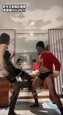 黑丝皮靴踢裆 高跟鞋交吐奶