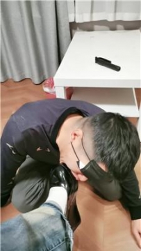 【调教视频】【文文文】素人S桌底踩踏喂食场 JS251022-29