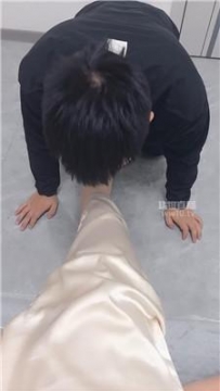 【调教视频】【琪老师】品尝玉足-人体烟灰缸 JS251216-21