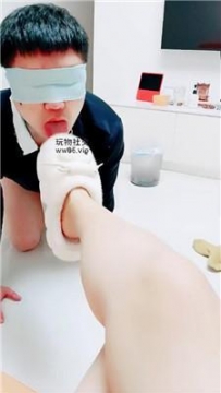 【调教视频】【兮若】裸足深喉脚踩喂食 JS250108-10