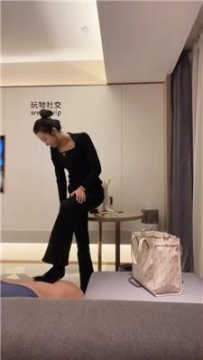【调教视频】【小格】短靴高跟跪舔踩/虐乳滴蜡 bf48867