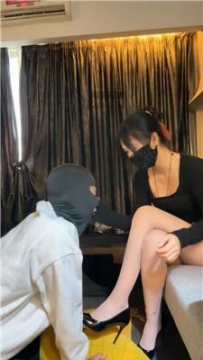 【调教视频】【玥玥】清理脏鞋-吮吸脚趾缝 JS251224-3