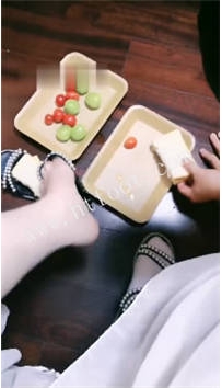 ZB2698【甜音】用脚给家奴做早餐68分钟