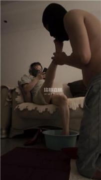 【调教视频】【小脚暴君】伺候主人沐足-赏赐圣水 JS250801-4