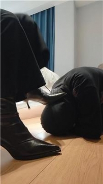 【调教视频】【拽拽】高跟短靴踩虐乳场 JS260123-1