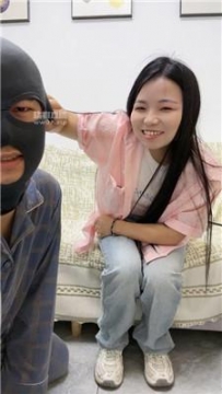 【调教视频】【素人抽水机】揪耳朵-骑马踩踏耳光 JS250603-12