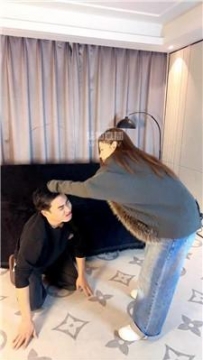 【调教视频】【刘二狗】牛仔裤女神暴力踢踹 JS260113-19