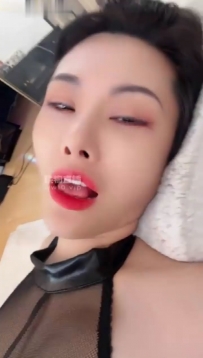 松紫女神 私密调教土豪口舌玩DD41分