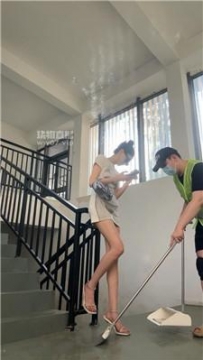 【调教视频】【艾琳】长腿车模-户外羞辱代驾司机 bf55170