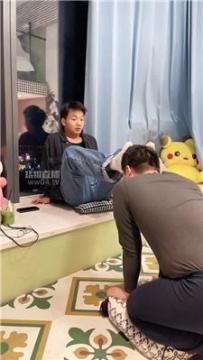 【调教视频】【淡颜情侣主】看女友怎么虐绿帽 JS251102-30