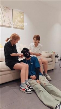 【调教视频】【萝莉收割机】三约小蓝和闺蜜开发【上】 JS260529-43