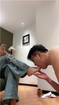【调教视频】【子熙大人】对嘴喂食-臭脚丫狂舔 JS251008-2