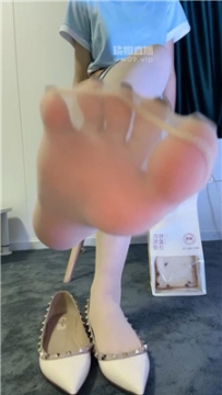 【第一视角】【木万】顾客偷窥店员肉丝脚    250724-31