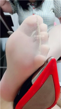 【第一视角】【拽拽】跟主人丝袜脚破处    251013-40