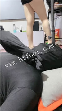 TL45565 冰诺】高跟踩黑狗头，全体重单脚高跟踩脖子窒息44分钟