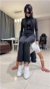 【调教视频】【卡莎女帝】调智障狗-滴蜡踩踏钻胯踢裆耳光 JS250813-49