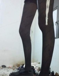 黑丝小皮鞋隔板JJ上跳舞暴力踩JJ