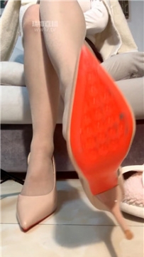 【第一视角】【白渝】高跟丝足爆吸香水    260103-4