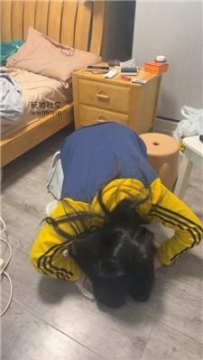 【调教视频】【小凤梨】闺蜜下跪求虐待 JS241214-13