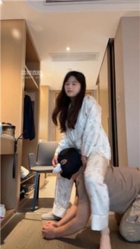 【调教视频】【子熙】赏赐晨尿-白袜气味辱【双视角版】 bf54308