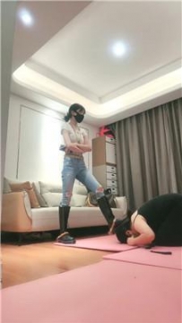 【调教视频】【暴主】学姐的胯下玩具 bf54920